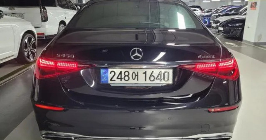 Mercedes-Benz S-Class 