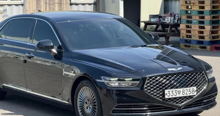 Genesis G90 