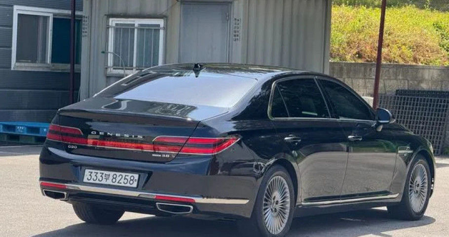 Genesis G90 