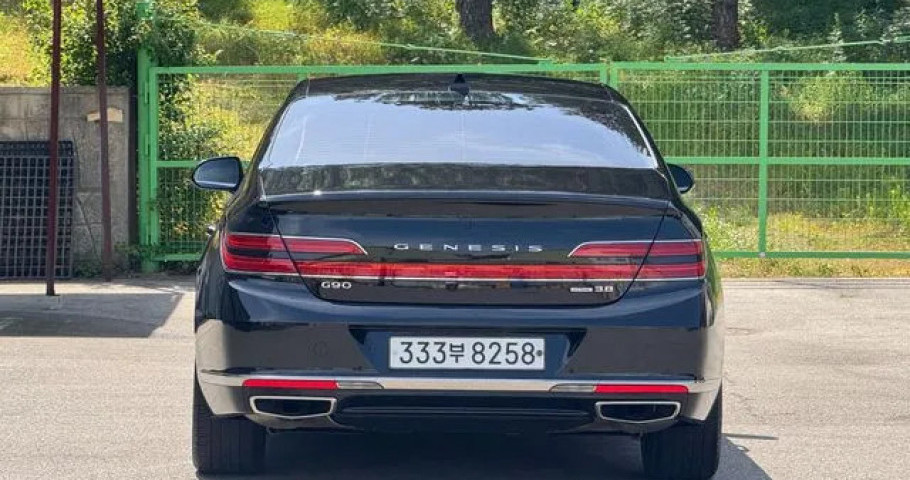 Genesis G90 