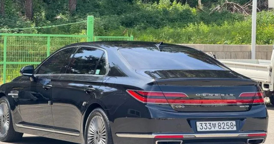 Genesis G90 