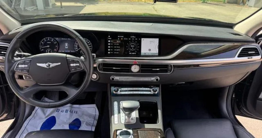 Genesis G90 