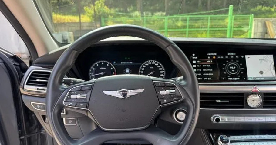 Genesis G90 