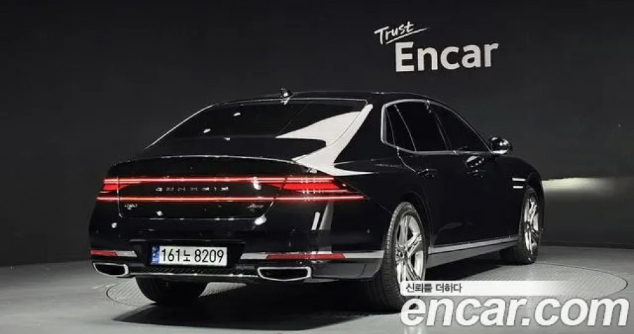 Genesis G90 