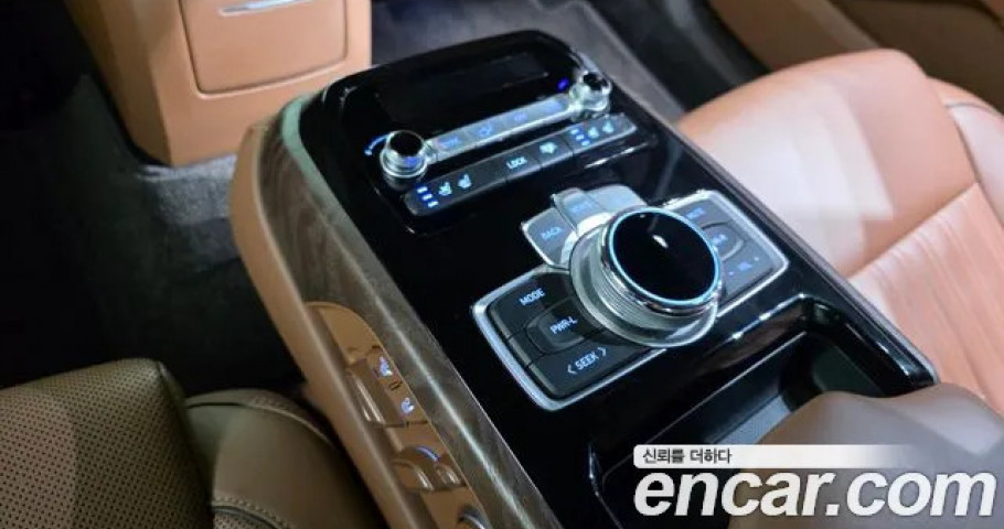 Genesis G90 