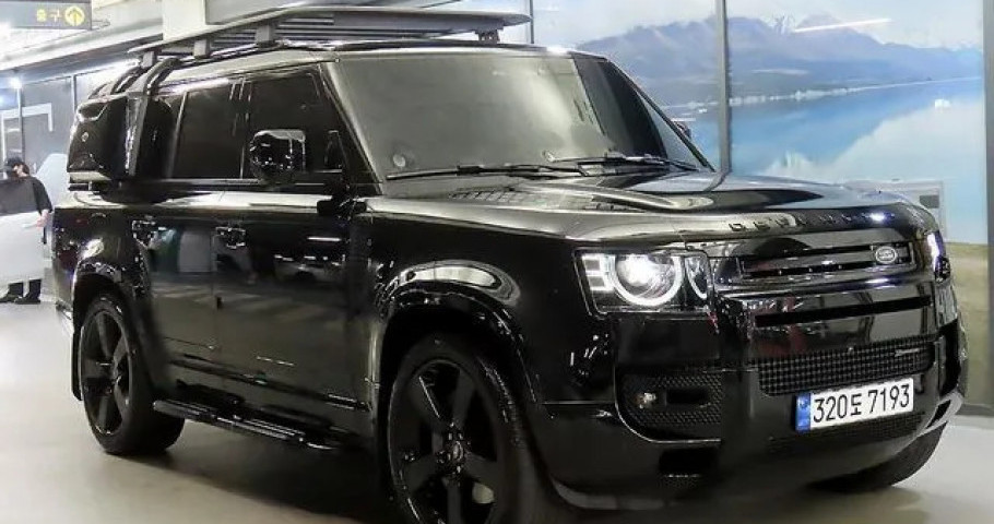 Land Rover Defender 