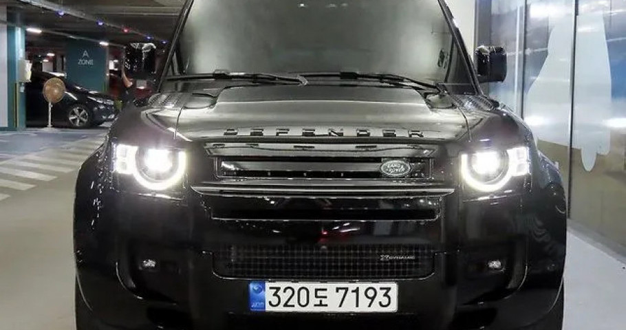 Land Rover Defender 