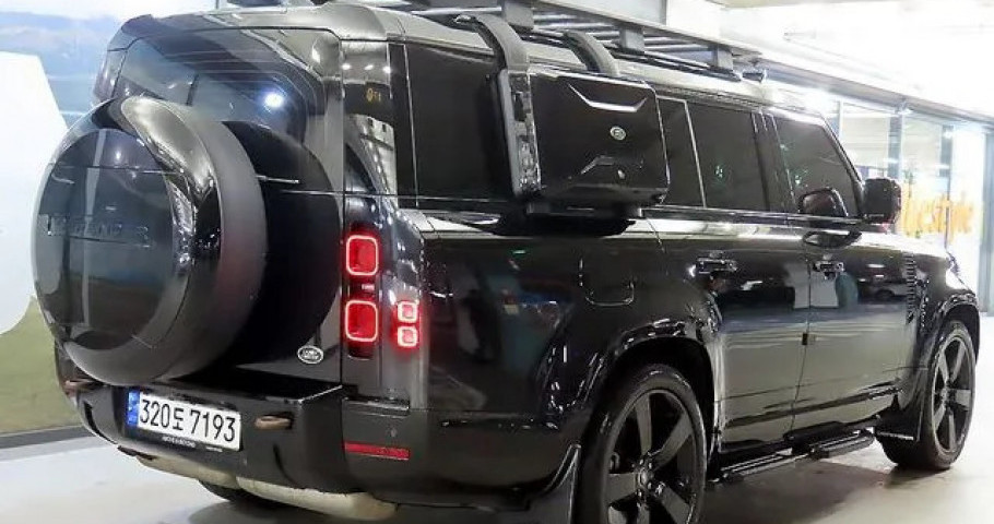Land Rover Defender 