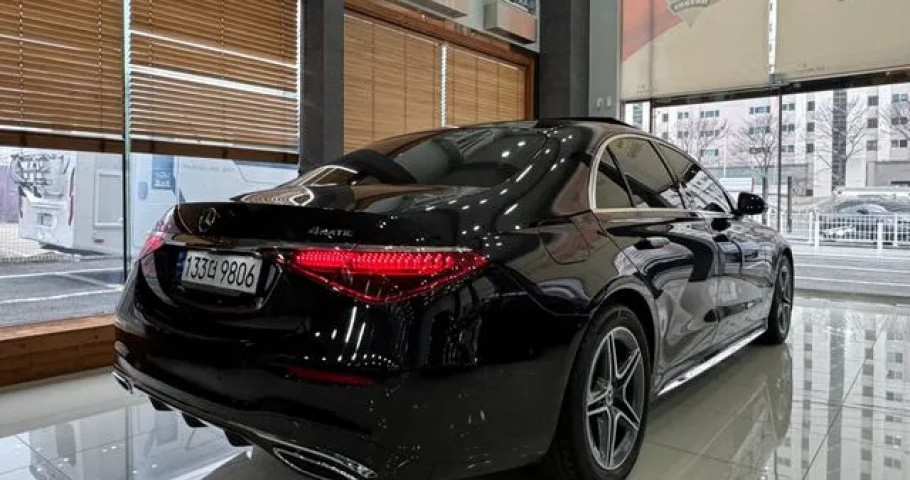 Mercedes-Benz S-Class 