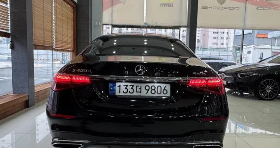 Mercedes-Benz S-Class 