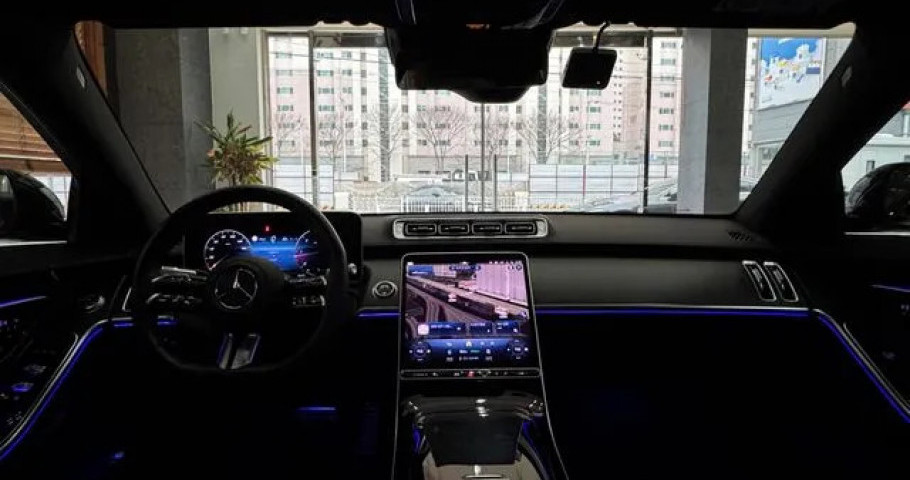 Mercedes-Benz S-Class 