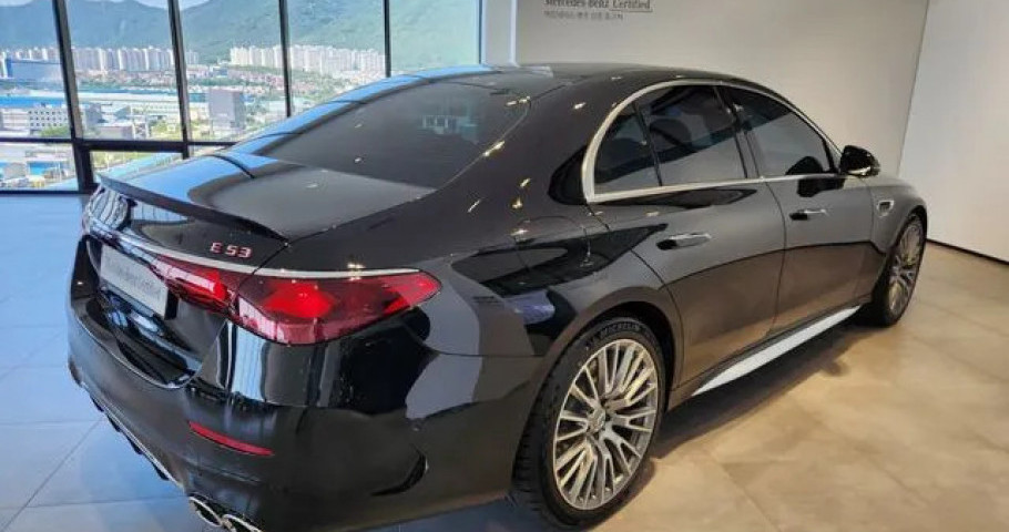Mercedes-Benz E-Class 