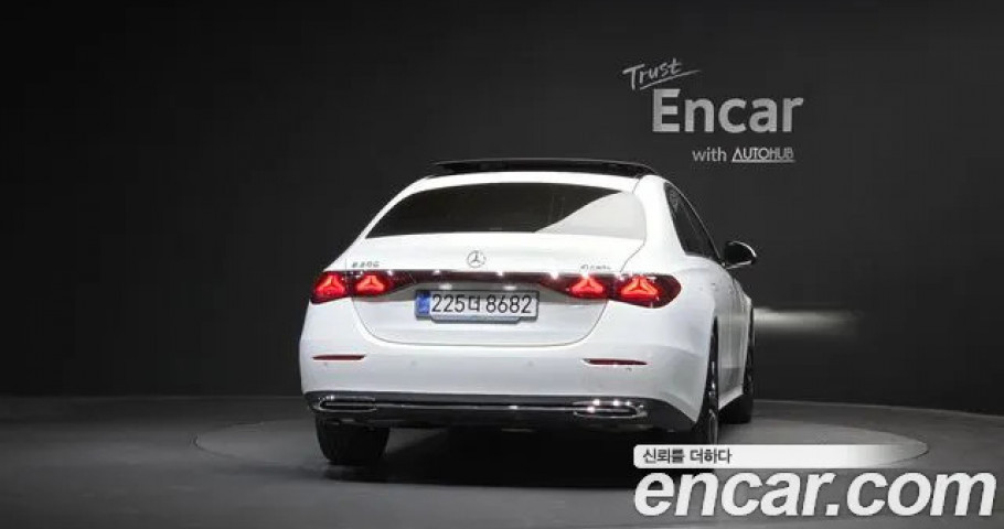 Mercedes-Benz E-Class 