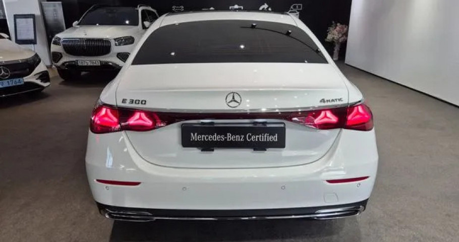 Mercedes-Benz E-Class 