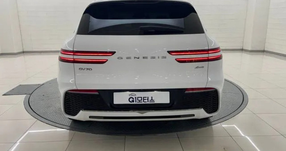 Genesis Gv70 