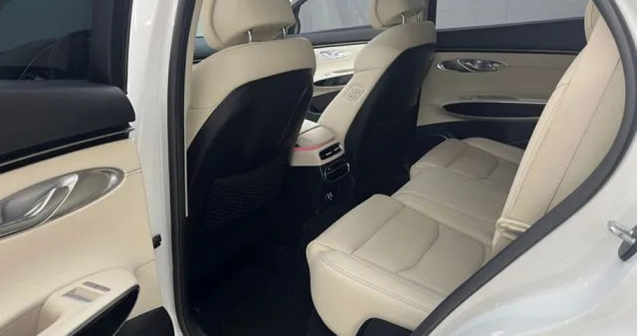 Genesis Gv70 
