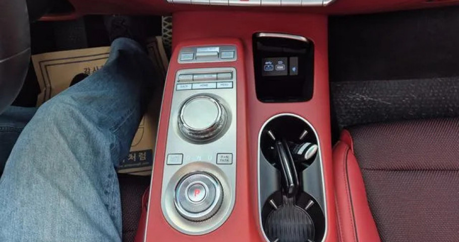 Genesis Gv70 
