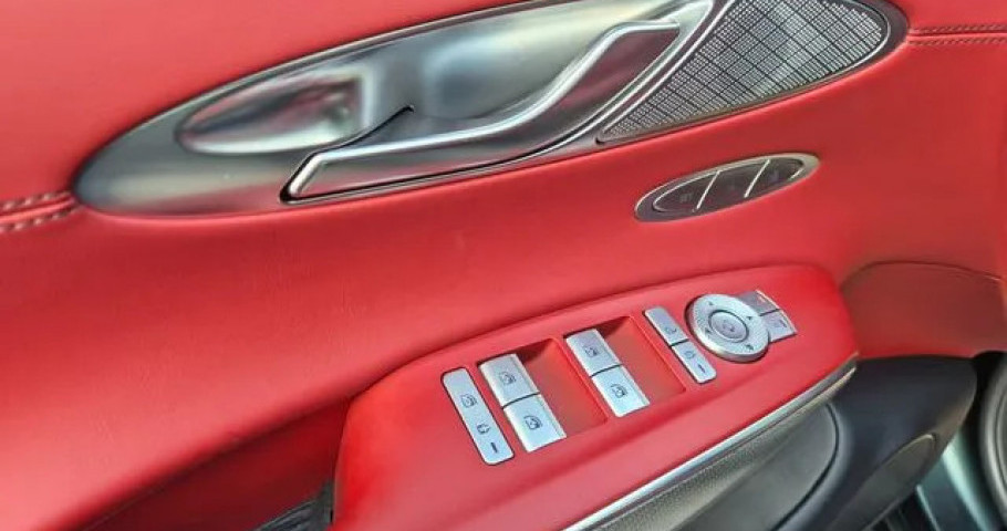 Genesis Gv70 