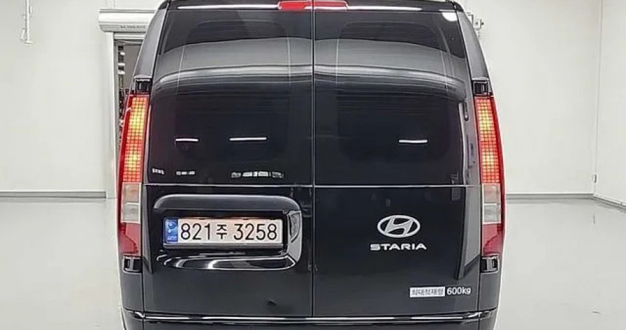 Hyundai Staria 
