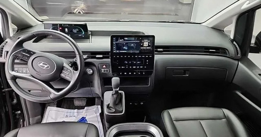 Hyundai Staria 