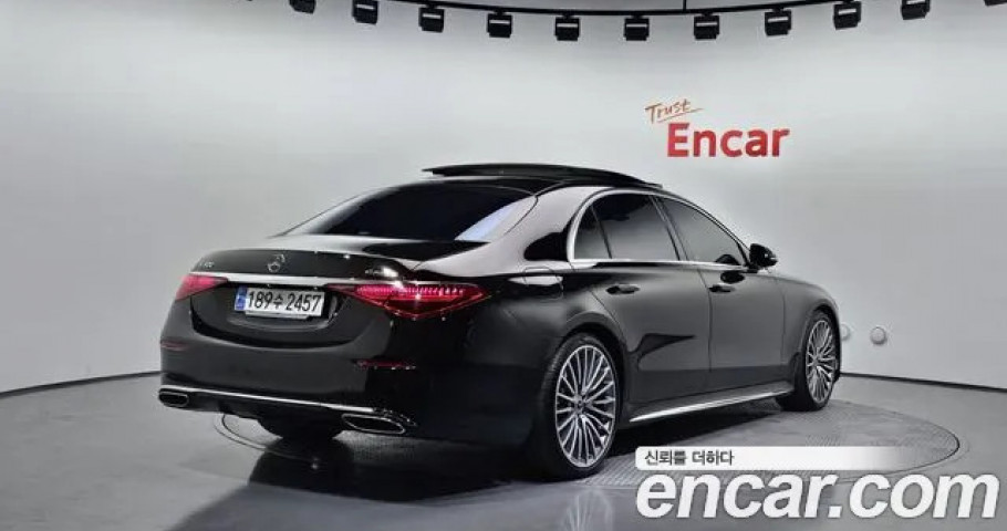Mercedes-Benz S-Class 