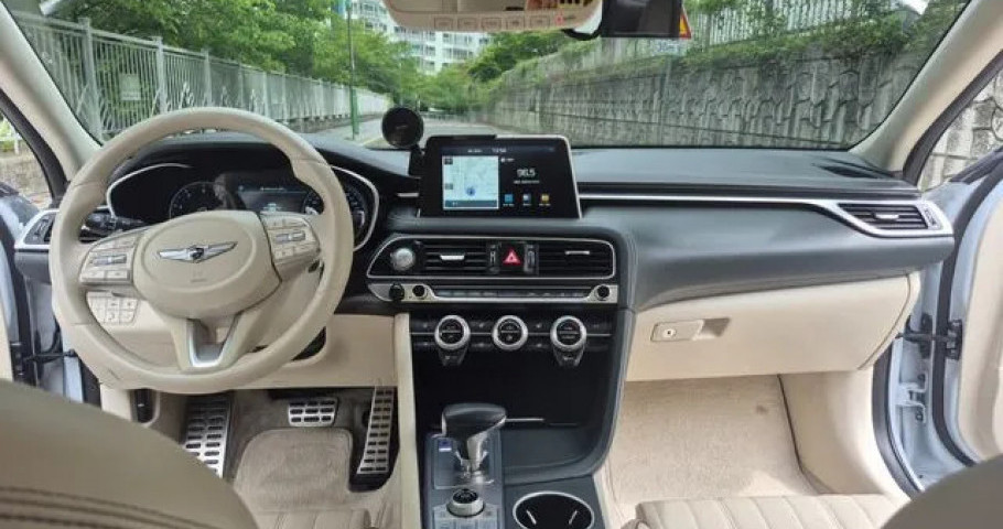 Genesis G70 
