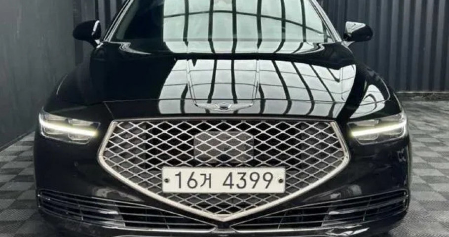 Genesis G90 