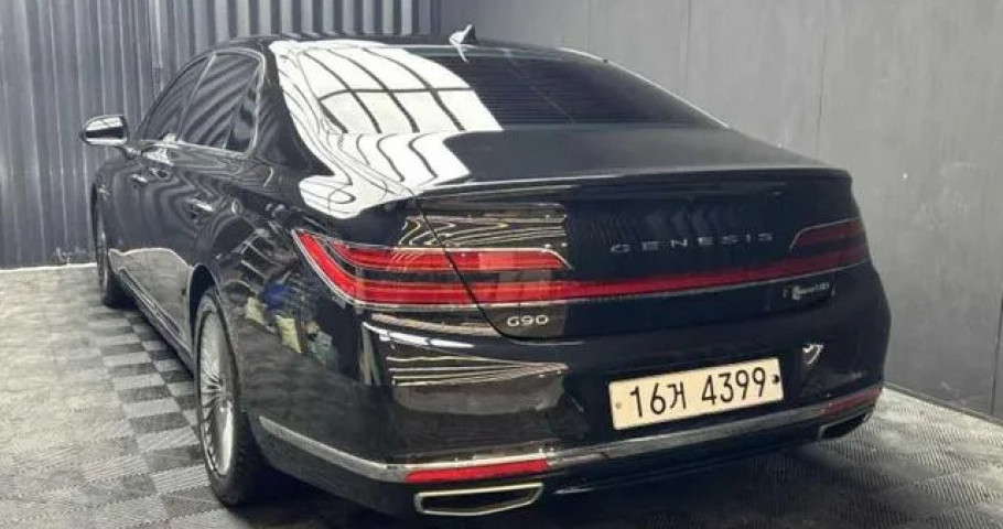 Genesis G90 