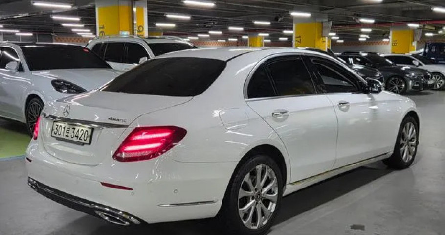 Mercedes-Benz E-Class 