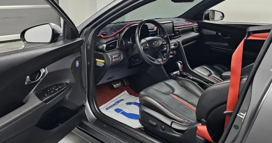 Hyundai Veloster 