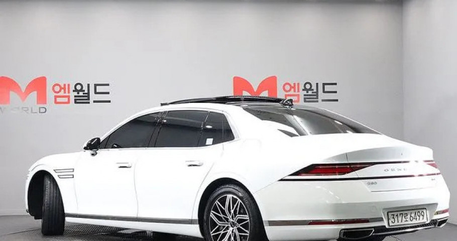 Genesis G90 