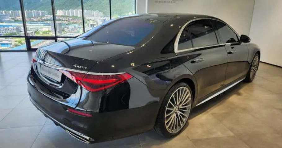 Mercedes-Benz S-Class 
