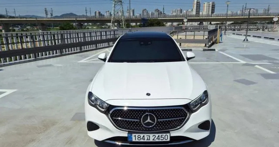 Mercedes-Benz E-Class 
