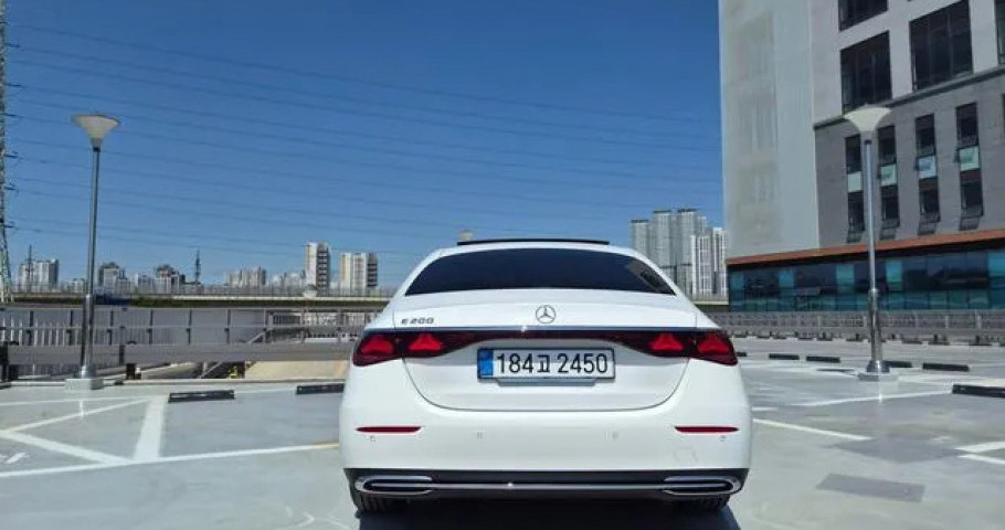 Mercedes-Benz E-Class 