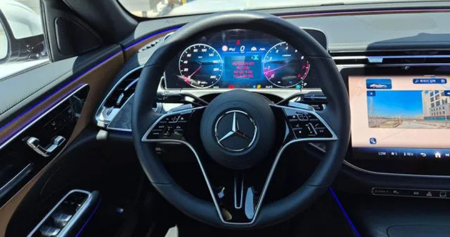 Mercedes-Benz E-Class 