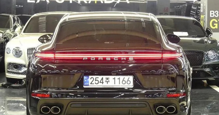 Porsche Panamera 