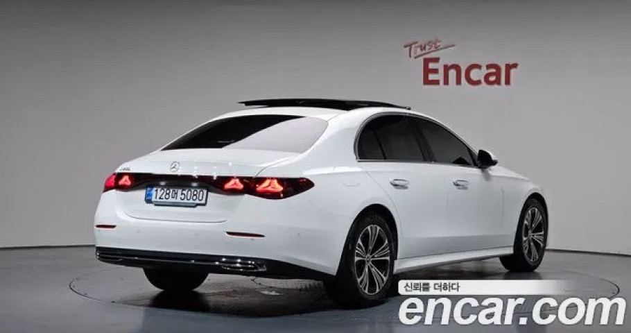 Mercedes-Benz E-Class 