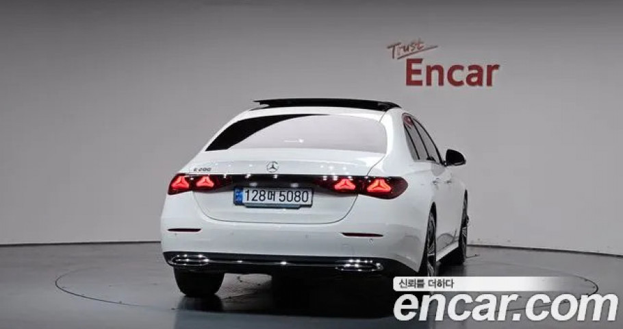 Mercedes-Benz E-Class 