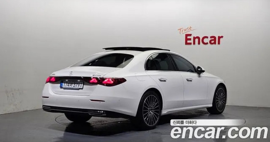 Mercedes-Benz E-Class 
