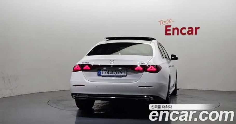 Mercedes-Benz E-Class 
