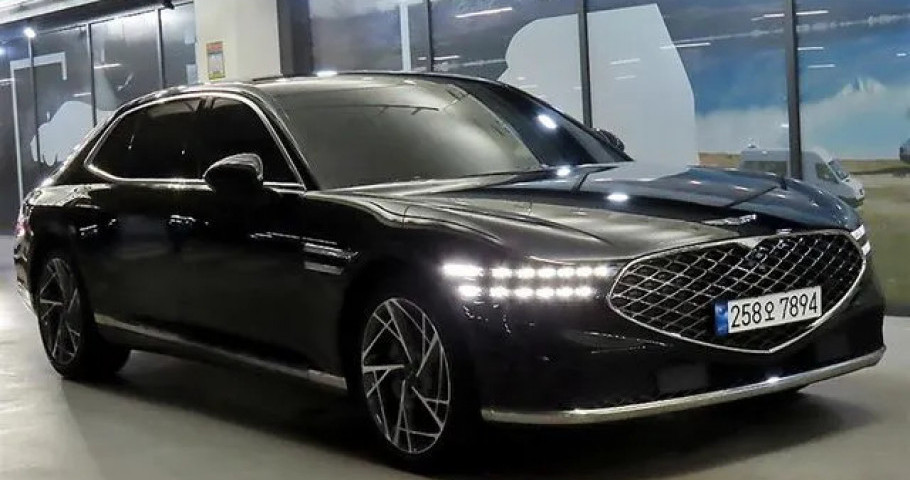 Genesis G90 