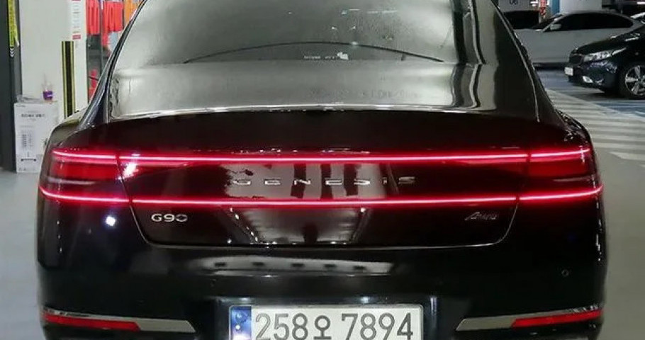 Genesis G90 
