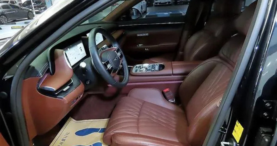 Genesis G90 