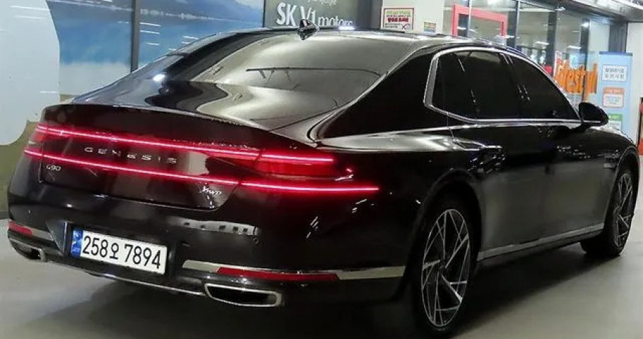 Genesis G90 