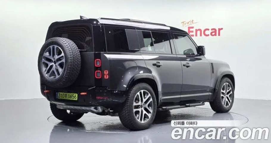 Land Rover Defender 