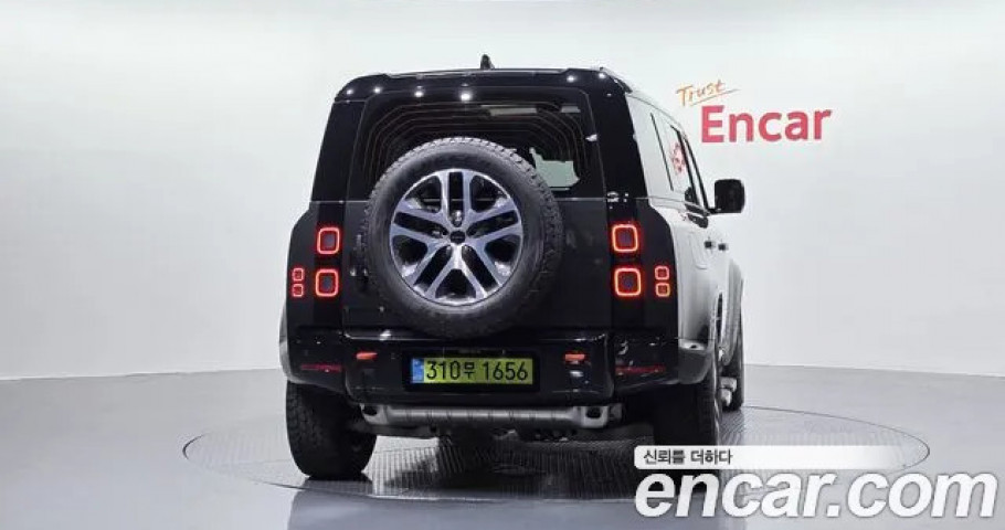 Land Rover Defender 