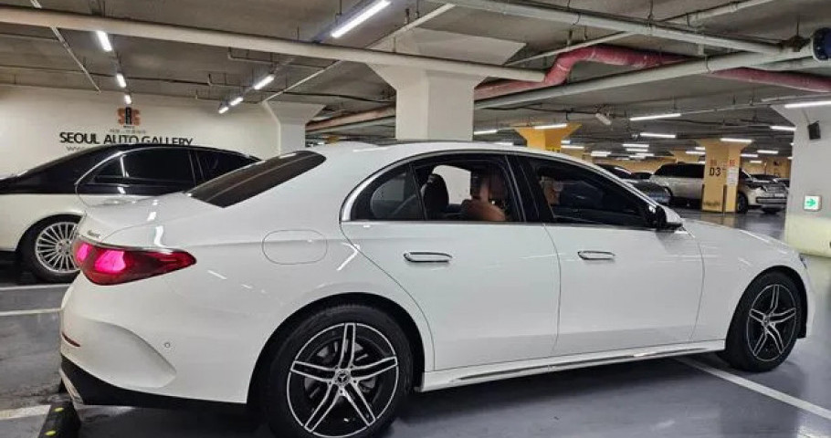 Mercedes-Benz E-Class 