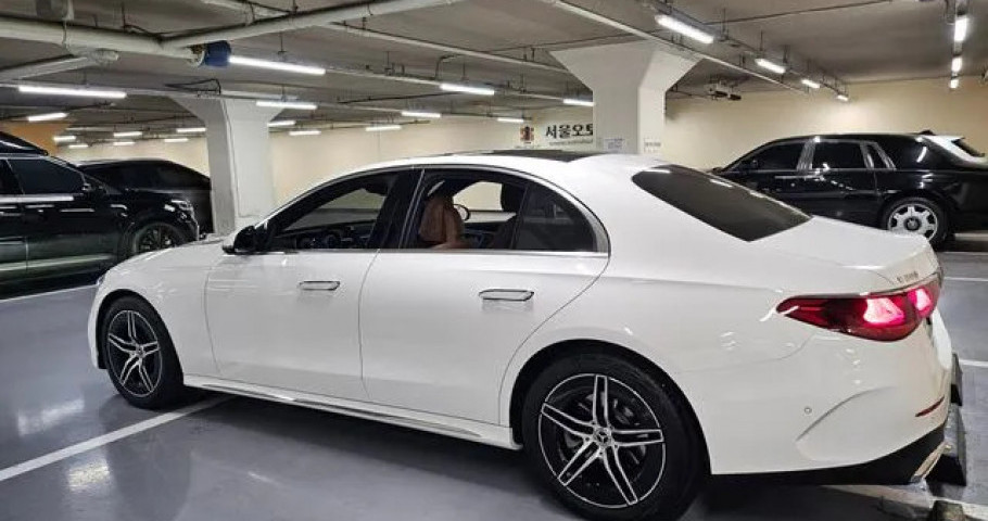 Mercedes-Benz E-Class 