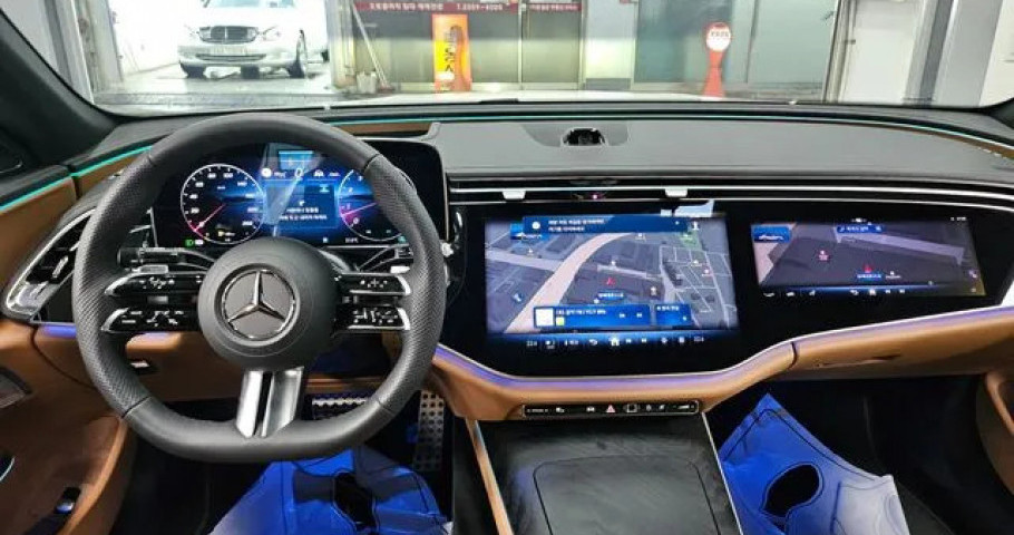 Mercedes-Benz E-Class 