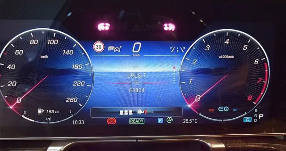 Mercedes-Benz S-Class 